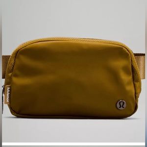 Lululemon Everywhere Belt Bag BTCA ONE SIZE